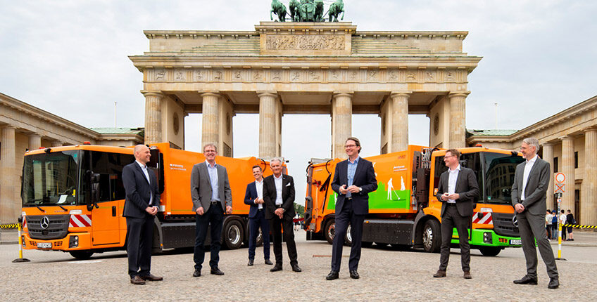Bundesverkehrsminister Andreas Scheuer übergibt Wasserstoff-Müllwagen des Herstellers FAUN an die Berliner Stadtreinigungsbetriebe